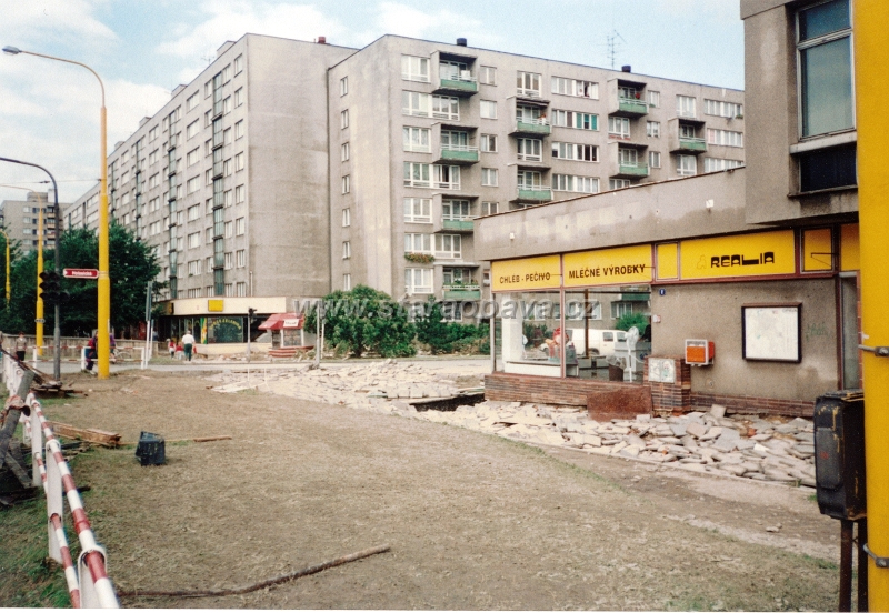 skody1997 (12).jpg - Povodně 1997, škody - vpravo na fotce tehdejší samobsluha a dnešní supermarket Albert